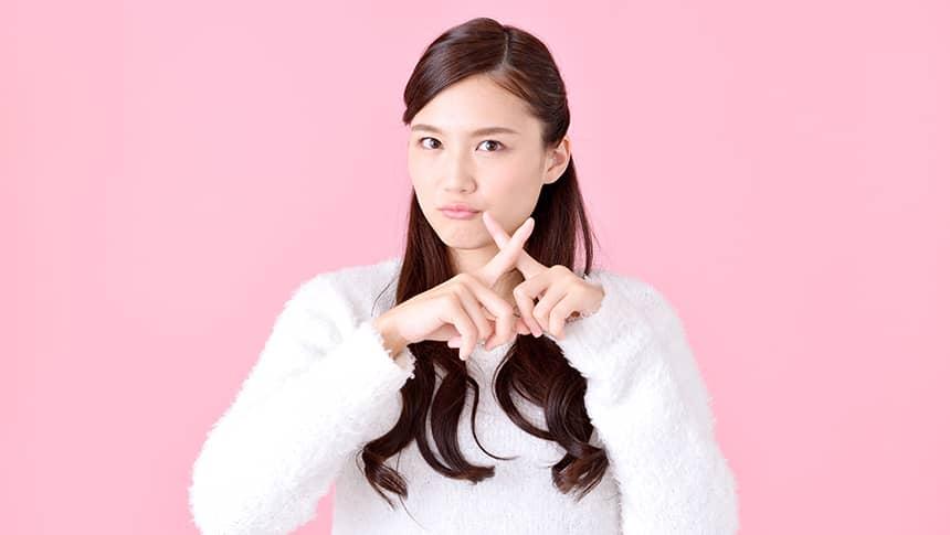 ペケマークの女性