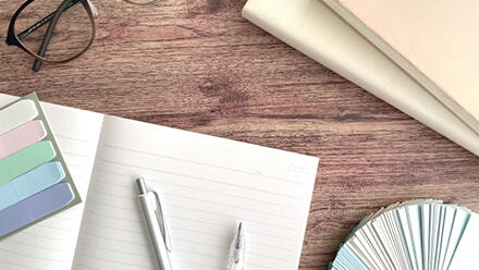 デスクの上の文房具