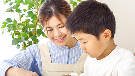 子どもに寄り添う保育士