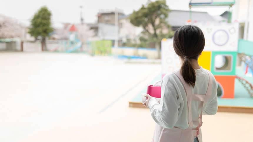 人間関係に悩んでいる保育士