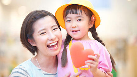 はたらけどはたらけどわが給料安いままなり。じっと手を見ると子がくれたどんぐりあり